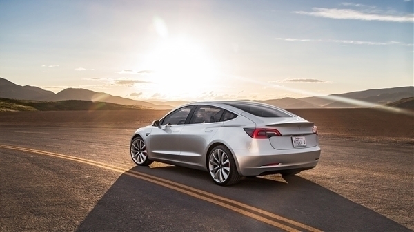 Model 3 被指自动加速失控碰撞后翻滚起火!特斯拉官方回应