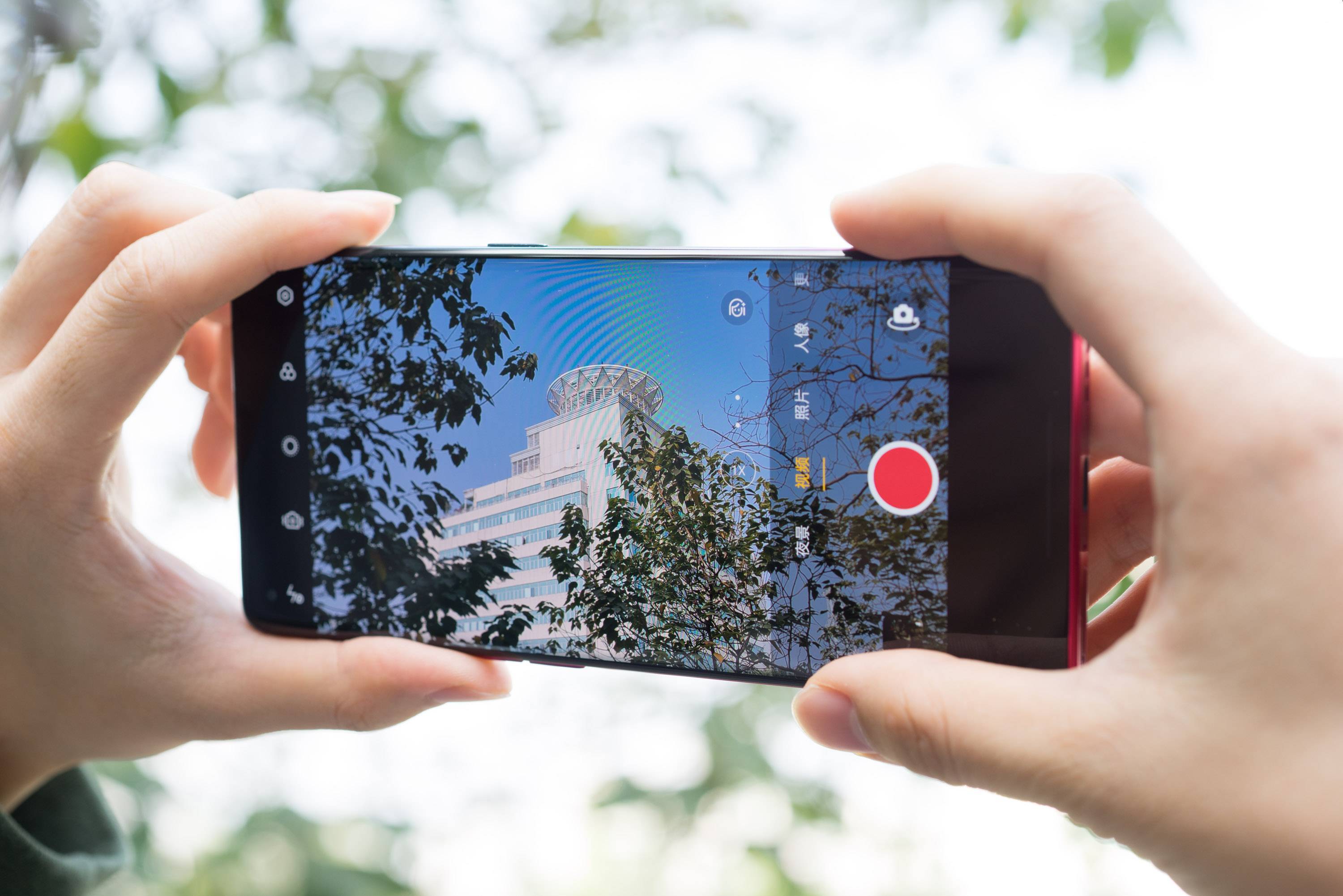 为什么中端手机的拍摄体验越来越好了？