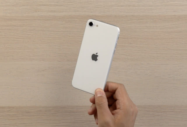 新款iPhone SE评测：把最强芯片植入性价比机型，香吗？