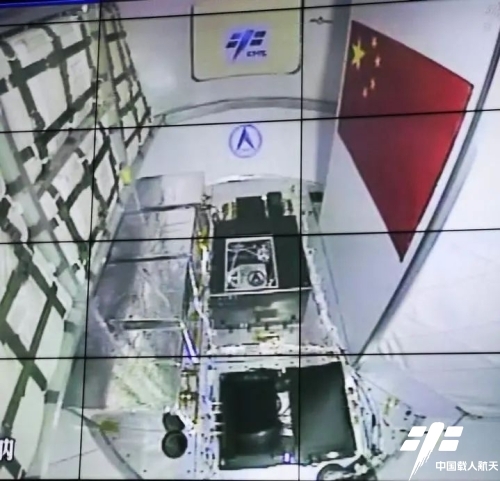 中国新一代载人飞船试验船在太空：八大实验、988名&quot;乘客&quot;