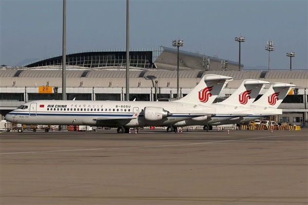 2.7 亿元一架！国航接收第四架 ARJ21 国产客机：90 个座位