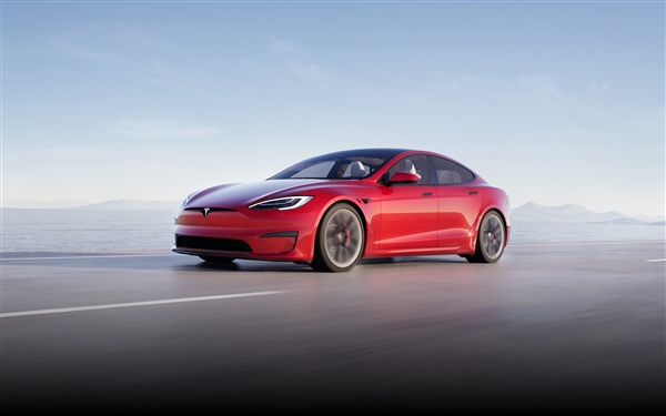 特斯拉新款 Model S 实车曝光矩形方向盘大亮