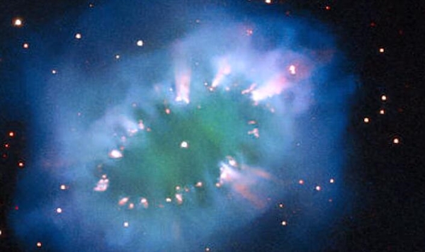 NASA 公布绝美项链星云影像：堪称宇宙级钻石项链