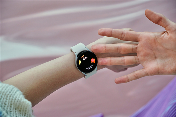 三星 Galaxy Watch4 正式发布：全新三合一传感器全天候佩戴