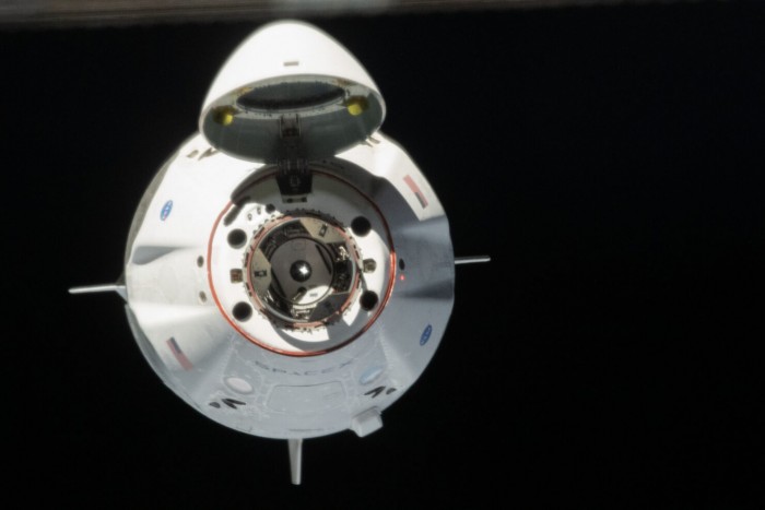 NASA-BOB-BEHNKEN-DOUG-HURLEY-SPACEX-DRAGON-2-APPROACH-ISS-1480x987.jpg